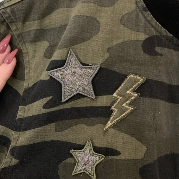 Camo jacket ๐ - Picture 3 of 4